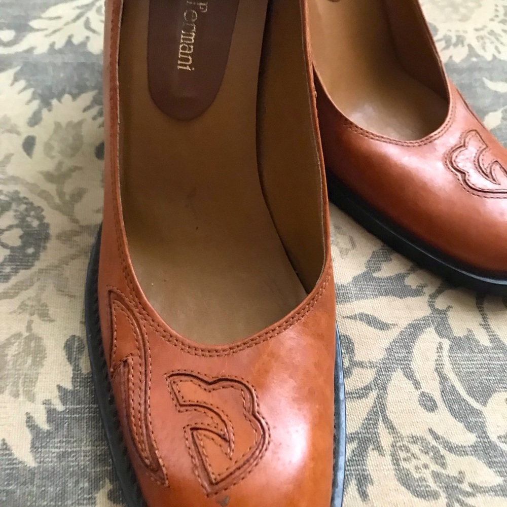 Gorgeous Gianni Fermani Leather Pumps Made in Brazil size 7.5 Like New